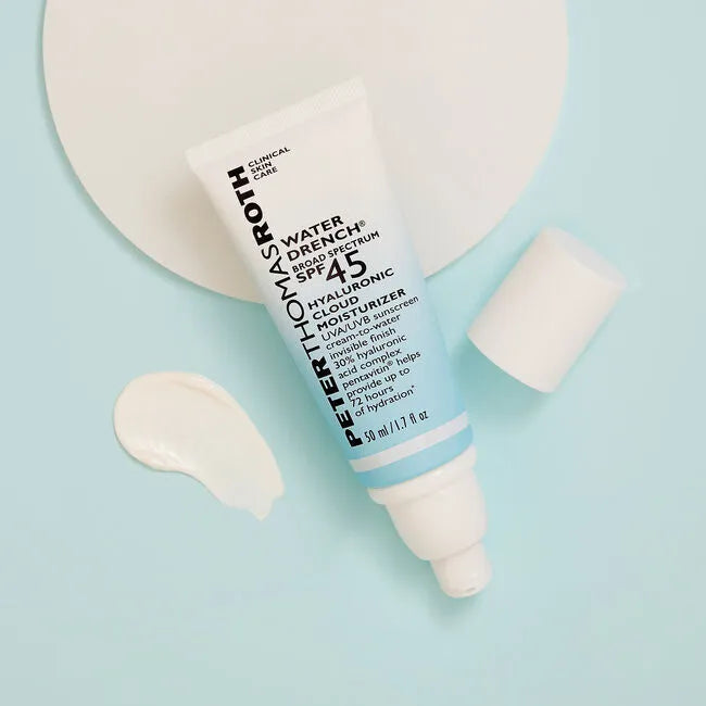 Hidratante en nube con ácido hialurónico Water Drench de amplio espectro con FPS 45 de Peter Thomas Roth en tamaño pequeño o de viaje