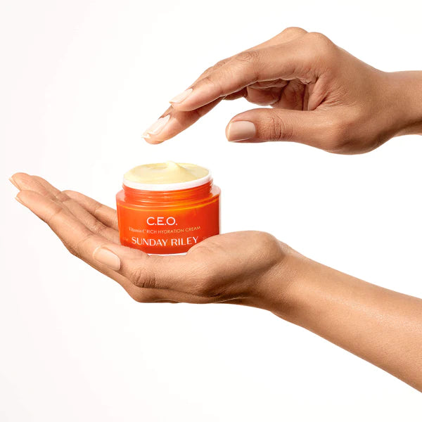 Crema hidratante rica en vitamina C CEO de Sunday Riley en tamaño mini o de viaje