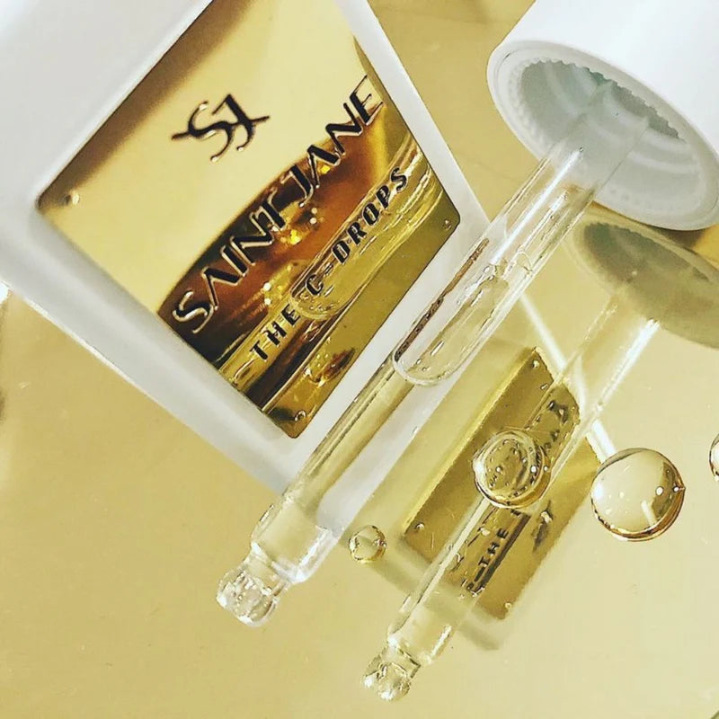 Gotas iluminadoras con vitamina C en tamaño mini o de viaje de Saint Jane Beauty: suero iluminador con una mezcla de vitamina C al 20 %