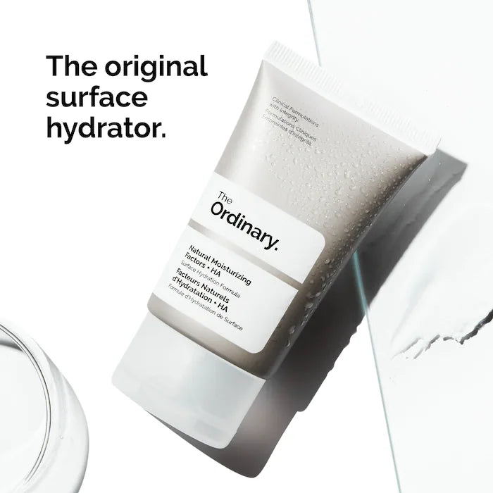 Factores humectantes naturales + HA en tamaño mini/de viaje de The Ordinary