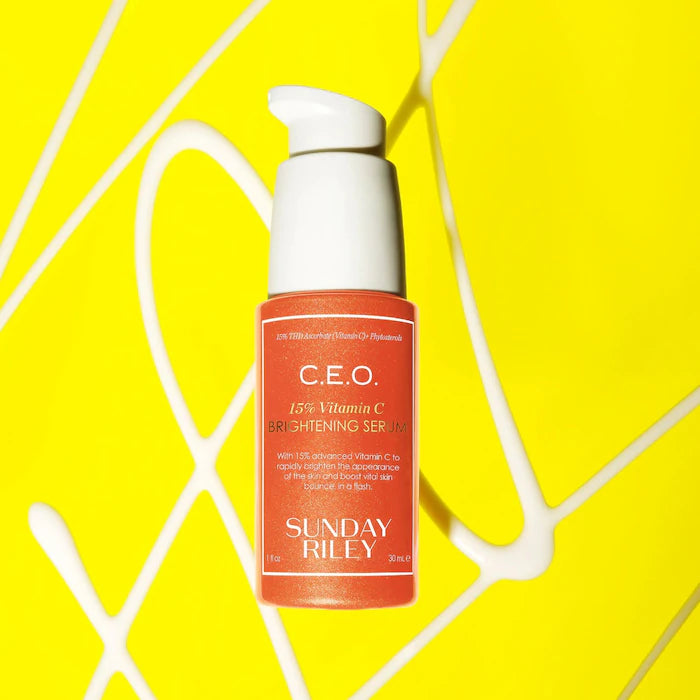 Suero iluminador con vitamina C al 15 % CEO en tamaño mini o de viaje de Sunday Riley