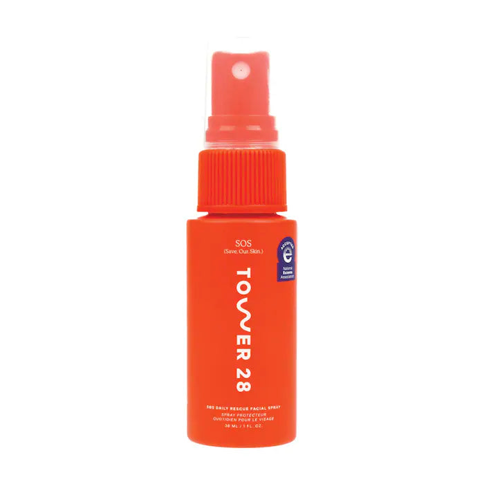 Spray facial SOS Daily Rescue en tamaño pequeño o de viaje de Tower 28 Beauty con ácido hipocloroso