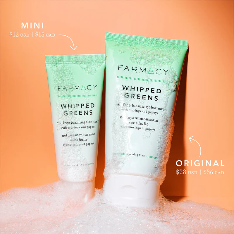 Limpiador espumoso sin aceite Whipped Greens de Farmacy en tamaño mini/de viaje con moringa y papaya