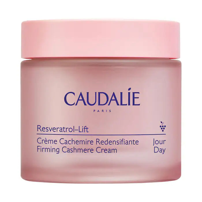 Crema hidratante reafirmante con efecto cachemir alternativa al retinol Resveratrol Lift de Caudalie en tamaño mini o de viaje